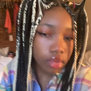 Meet your Posher, Makayla